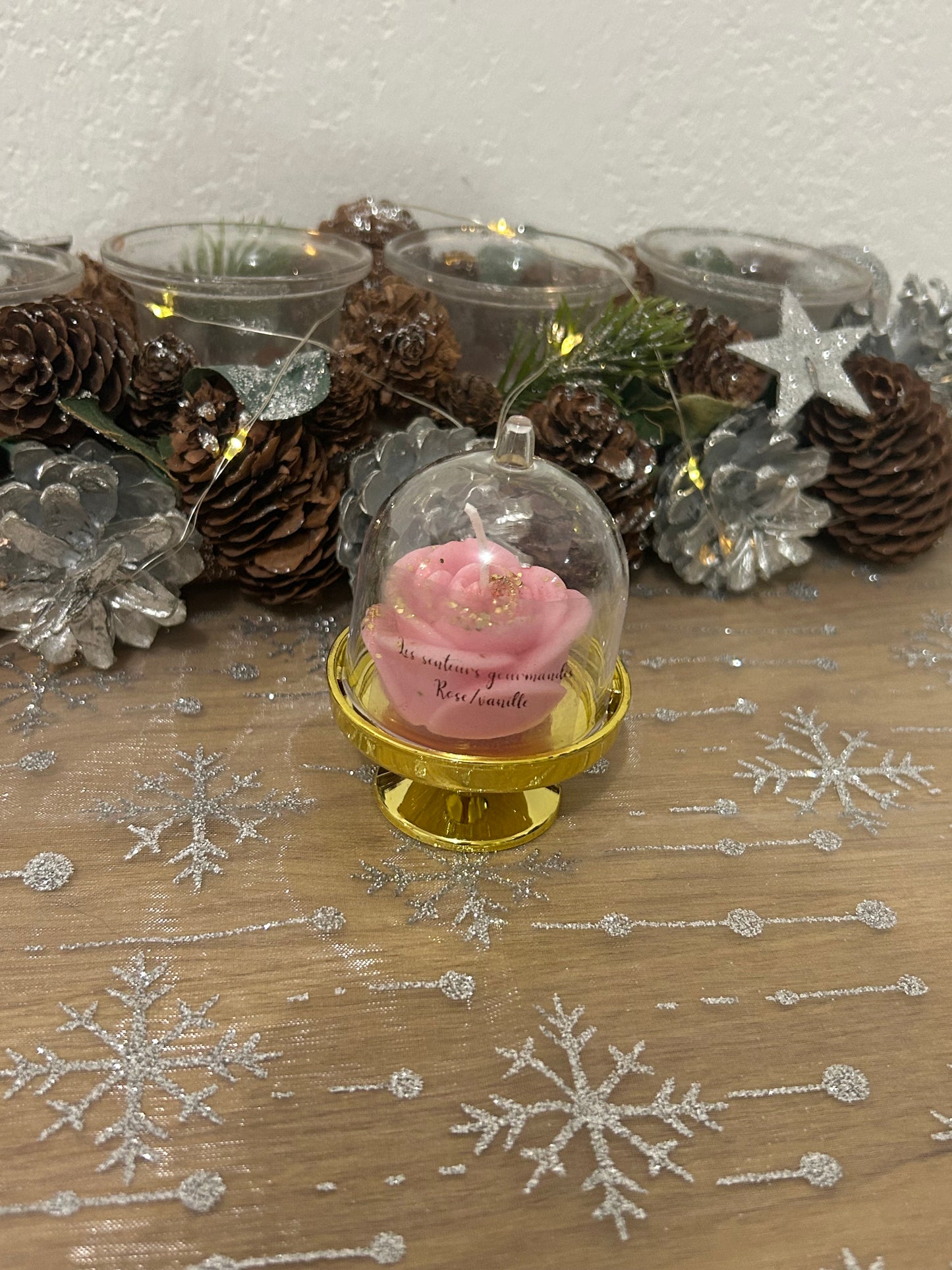 Cloche avec une fleur en bougies