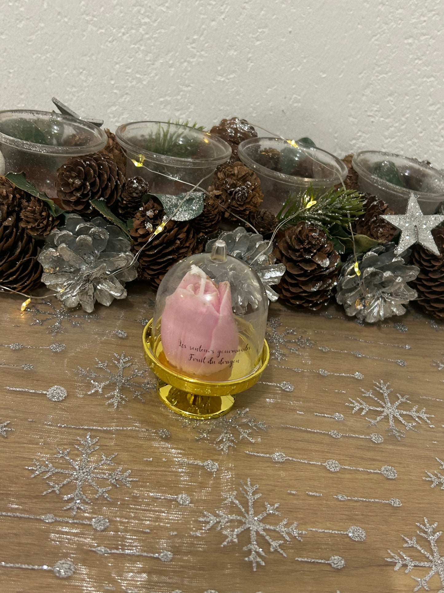 Cloche avec une fleur en bougies