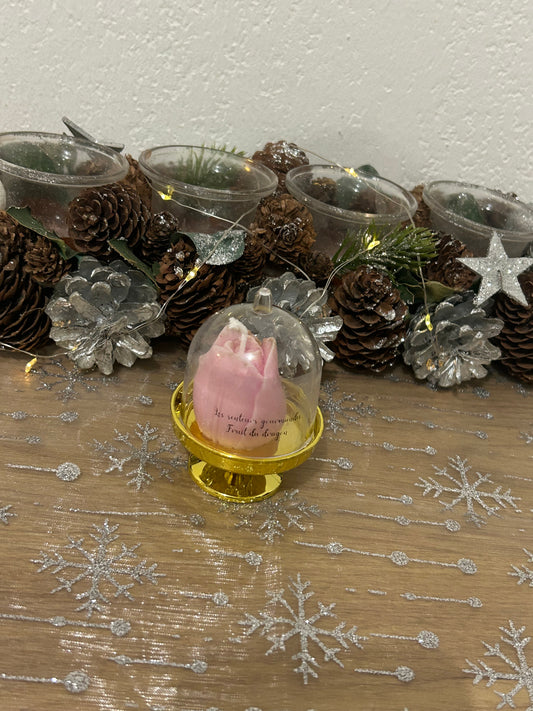 Cloche avec une fleur en bougies