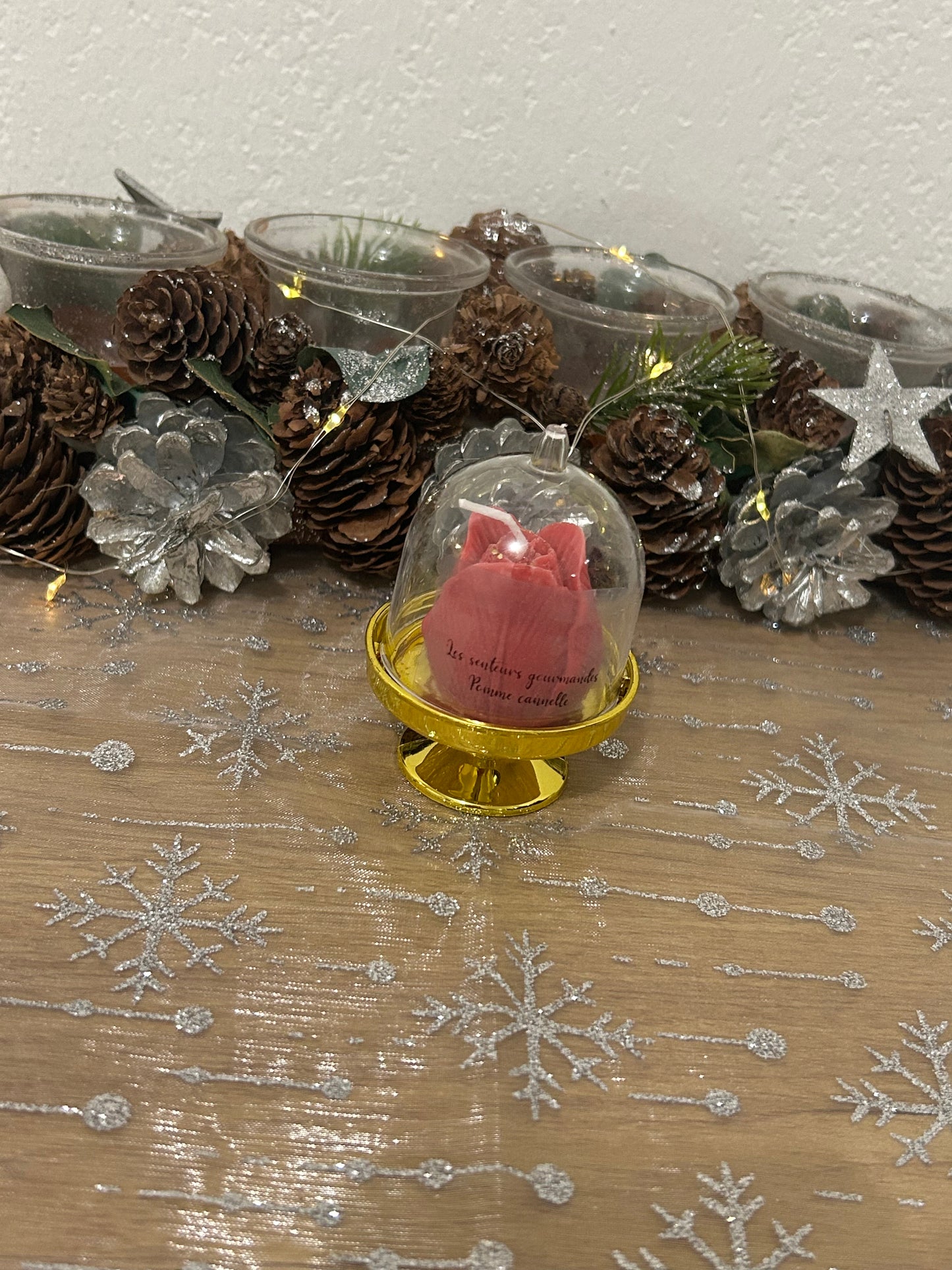 Cloche avec une fleur en bougies